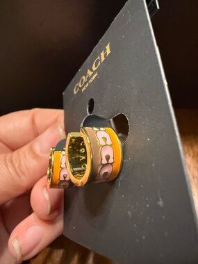 AUTHENTIC NEW COACH Goldtone Signature Pink Enamel Huggie Earrings C Logo